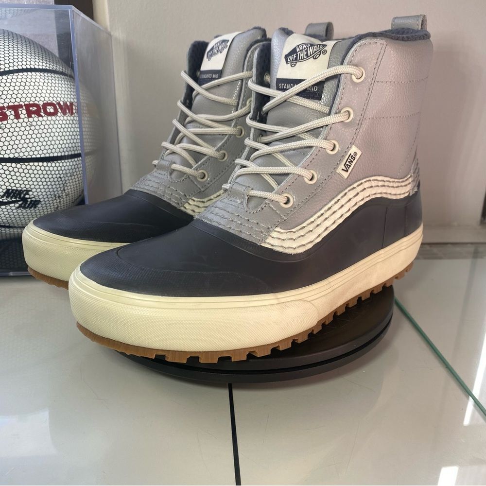 🆕 Vans	Standard Mid Snow MTE 'Bone Grey'